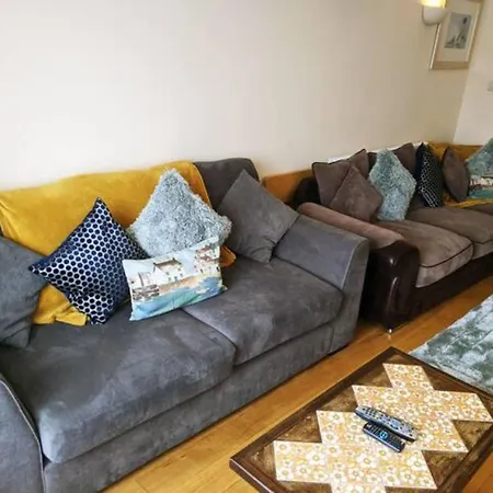 Harbour Side Sleeps 8 Apartment Whitby