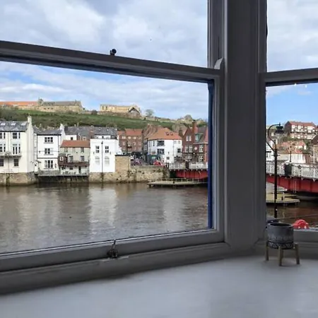 Apartment Harbour Side Sleeps 8 *
